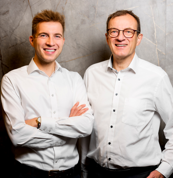 Schaefer Tapeten Bild von Geschaeftsfuehrung